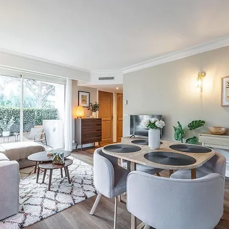 Apartment Elegant And Chic 2 Bedroom With Pool *
