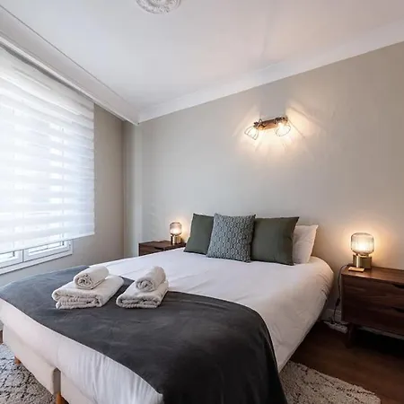 Elegant And Chic 2 Bedroom With Pool Apartman