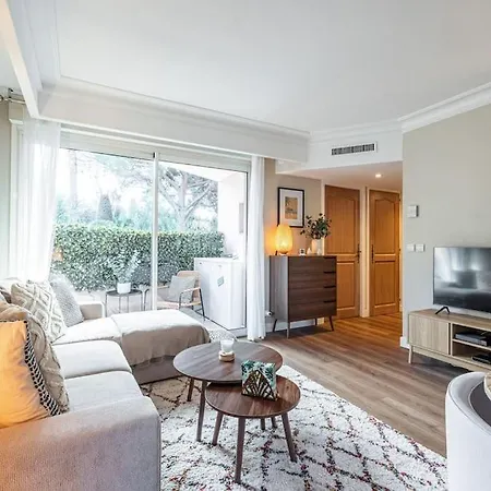 Elegant And Chic 2 Bedroom With Pool Апартаменты *