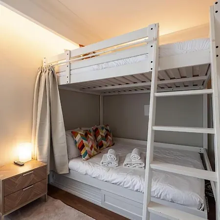 Elegant And Chic 2 Bedroom With Pool