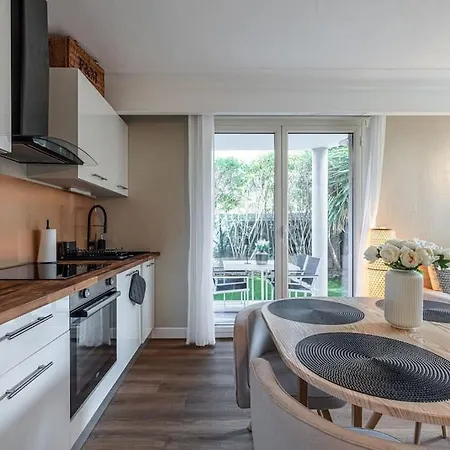 Apartman Elegant And Chic 2 Bedroom With Pool *
