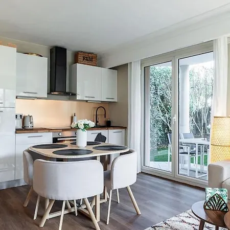 Elegant And Chic 2 Bedroom With Pool *