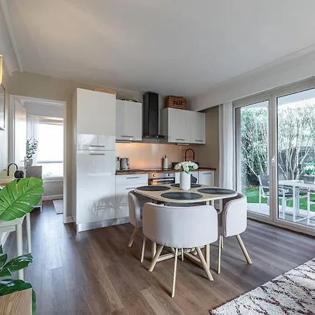 Elegant And Chic 2 Bedroom With Pool Apartman *