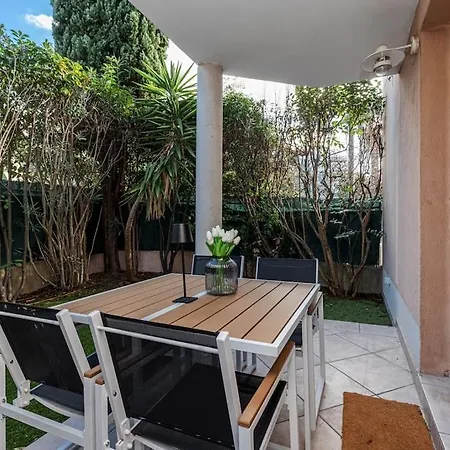 Apartman Elegant And Chic 2 Bedroom With Pool