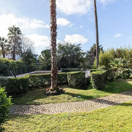 Elegant And Chic 2 Bedroom With Pool Apartment