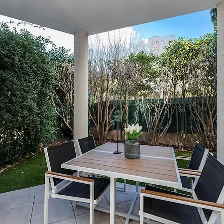 Apartment Elegant And Chic 2 Bedroom With Pool *