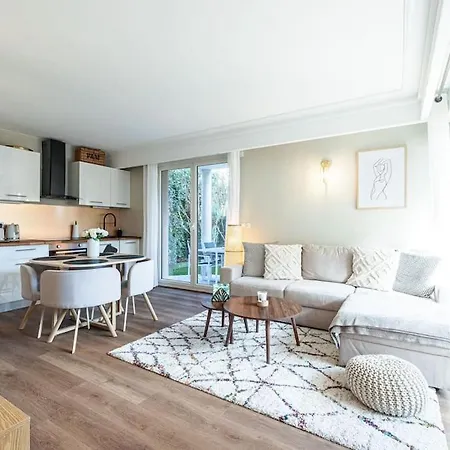 Apartman Elegant And Chic 2 Bedroom With Pool