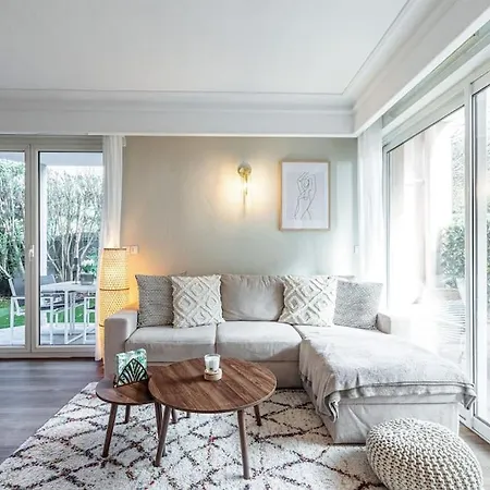 Elegant And Chic 2 Bedroom With Pool Apartment Cannes