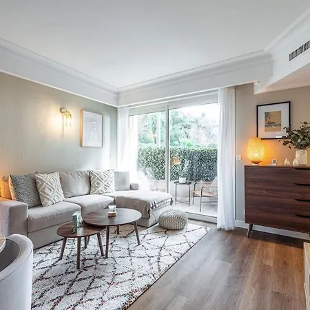 Elegant And Chic 2 Bedroom With Pool Апартаменты *